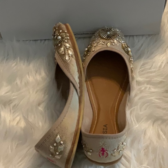 Fuchsia Embellished Cream Flats - Picture 8 of 11